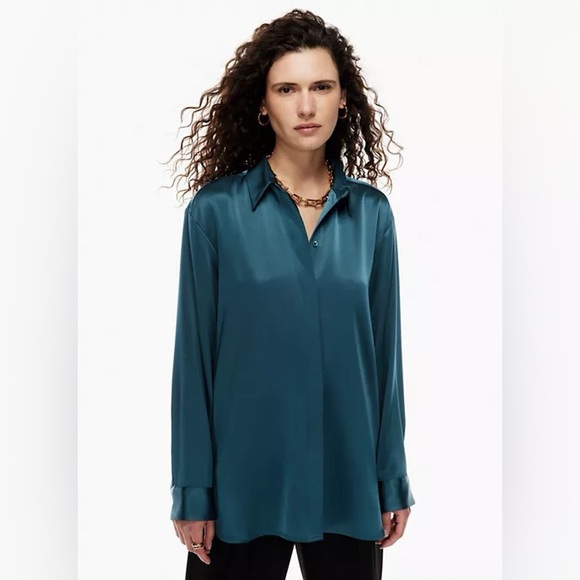 Aritzia Tops - Aritzia Babaton‎ Sable Herbage Green Shirt Size S